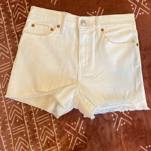 Levi’s Women Shorts White (Size: 26) - Picture 5 of 8